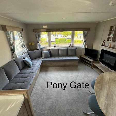 Pony Gate Caravan On Haggerstone Castle West Lawn Berwick Upon Tweed Buitenkant foto