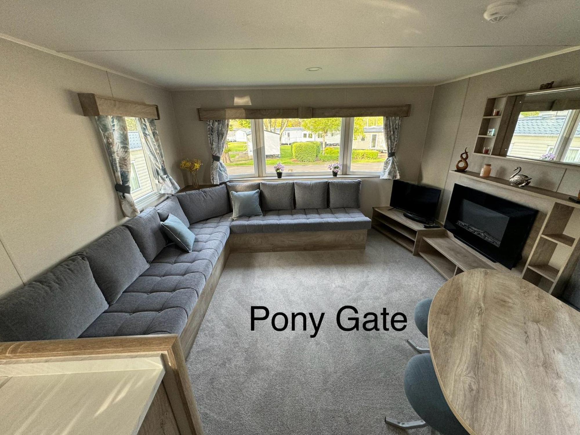Pony Gate Caravan On Haggerstone Castle West Lawn Berwick Upon Tweed Buitenkant foto