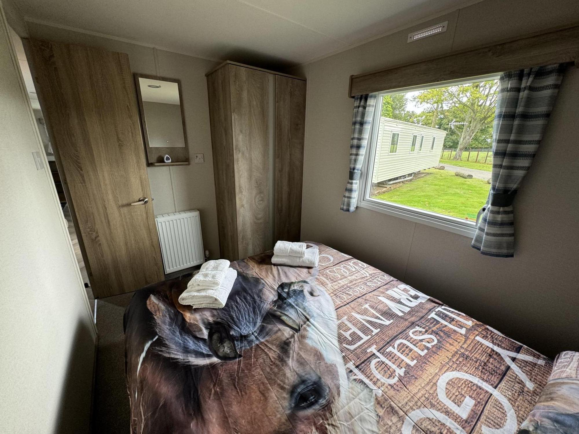 Pony Gate Caravan On Haggerstone Castle West Lawn Berwick Upon Tweed Buitenkant foto